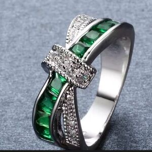 Elegant Silver‎ and Green Gemstone Ring